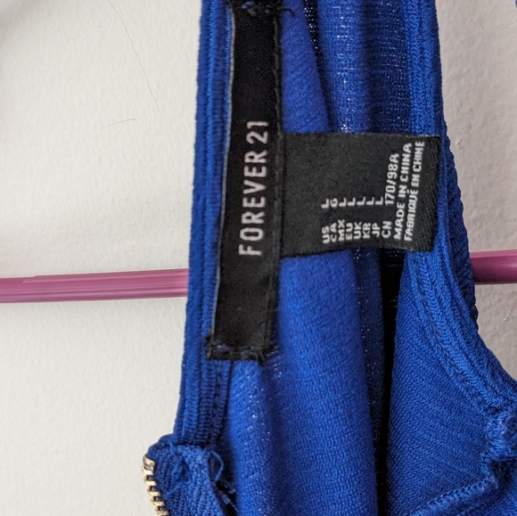 Beautiful stretchy fitted sexy dress fits approximately size 12 forever 21 - Picture 3 of 5